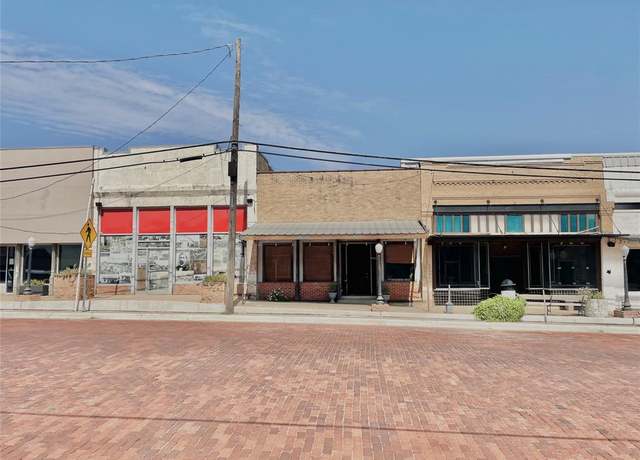 Property at 126 E E Main St, Wolfe City, TX 75496, 4 beds, 1.5 baths