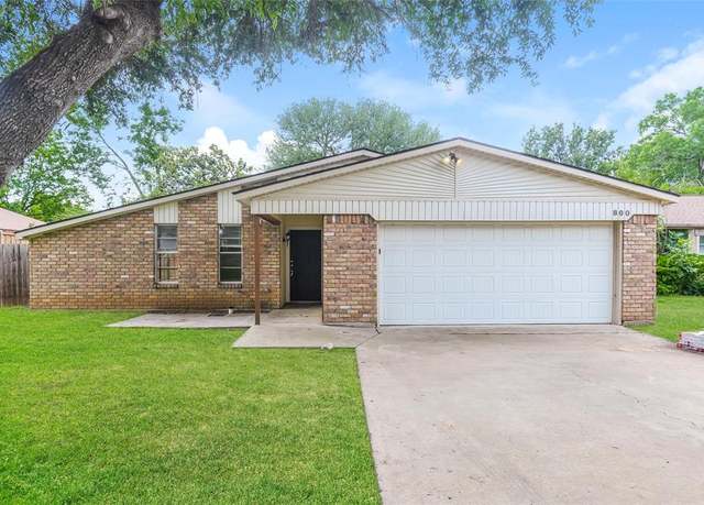 Property at 800 Matthews Ct, Arlington, TX 76012, 3 beds, 2 baths
