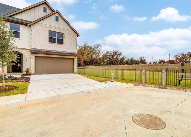 Property at 6901 Yellow Hammer Way, Arlington, TX 76001, 3 beds, 2.5 baths