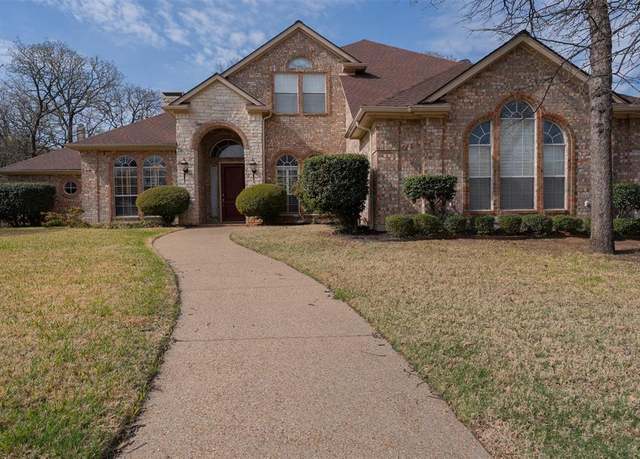 Property at 728 Lake View Dr, Crowley, TX 76036, 5 beds, 3 baths