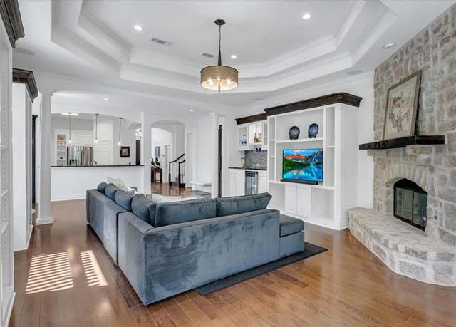 Property at 1008 Shoal Creek Ct, Fairview, TX 75069, 3 beds, 3.5 baths