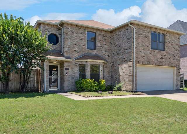 Property at 216 Miramar Dr, Arlington, TX 76002, 3 beds, 2.5 baths