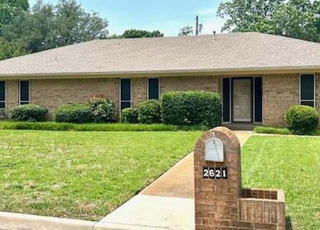 Property at 2621 Picadilly Ln, Denton, TX 76209, 3 beds, 2 baths