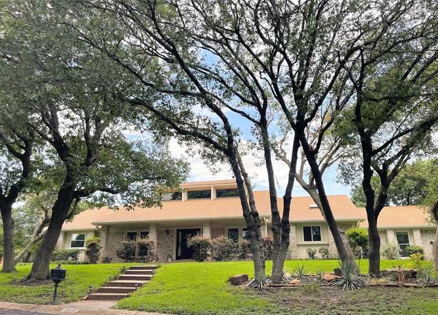 Property at 10019 Lost Oak Ridge Dr, Woodway, TX 76712, 4 beds, 3 baths