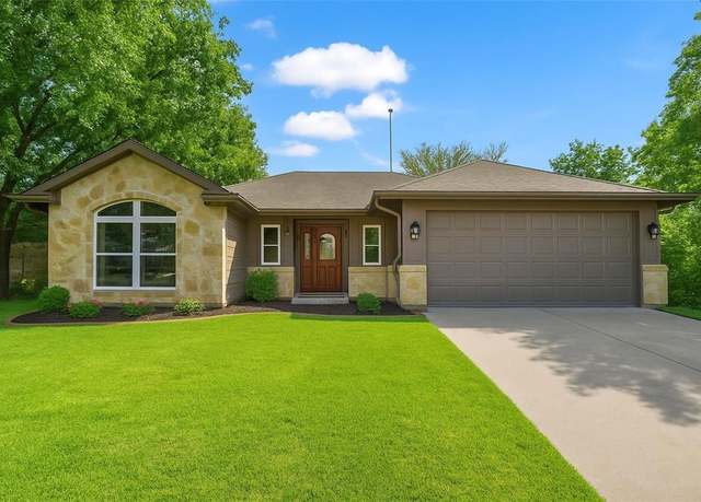 Property at 1114 N Elm St, Weatherford, TX 76086, 3 beds, 2 baths