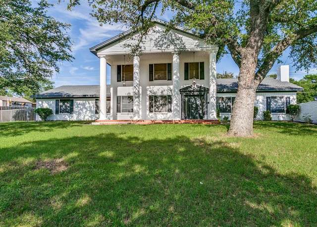 Property at 2 Linderhof Cir, Bedford, TX 76022, 3 beds, 3 baths