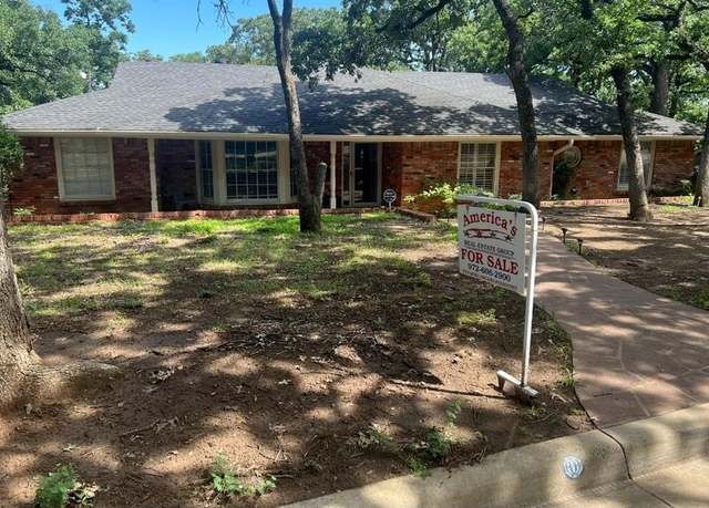 Property at 5805 Azteca Dr, Fort Worth, TX 76112, 3 beds, 2 baths