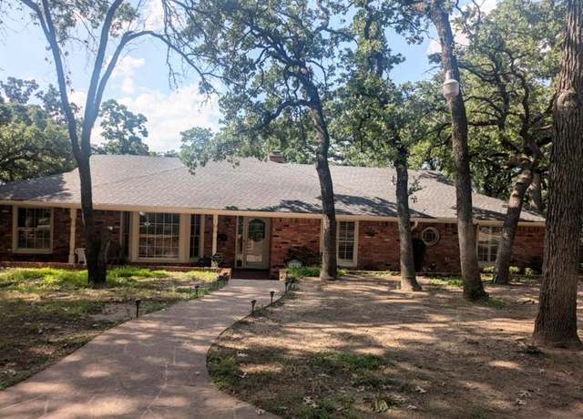 Property at 5805 Azteca Dr, Fort Worth, TX 76112, 3 beds, 2 baths
