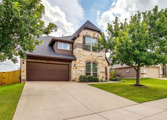 Property at 1134 Destrehan Dr, Burleson, TX 76028, 5 beds, 2.5 baths