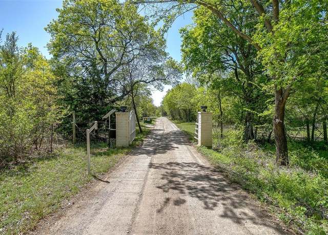 Property at 3187 Agnes Cir, Springtown, TX 76082, 4 beds, 4.5 baths