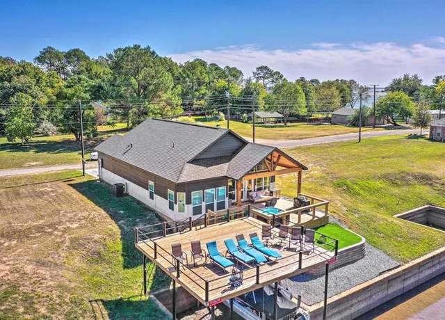 Property at 119 Hilltop Dr, Trinidad, TX 75163, 3 beds, 2.5 baths