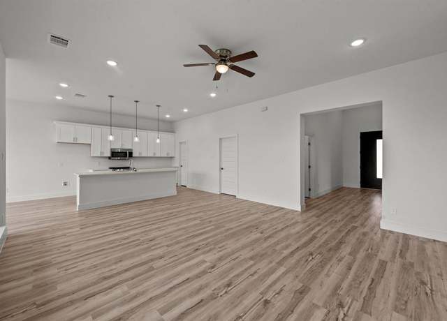 Property at 217 Rosemary Dr, Azle, TX 76020, 3 beds, 2.5 baths