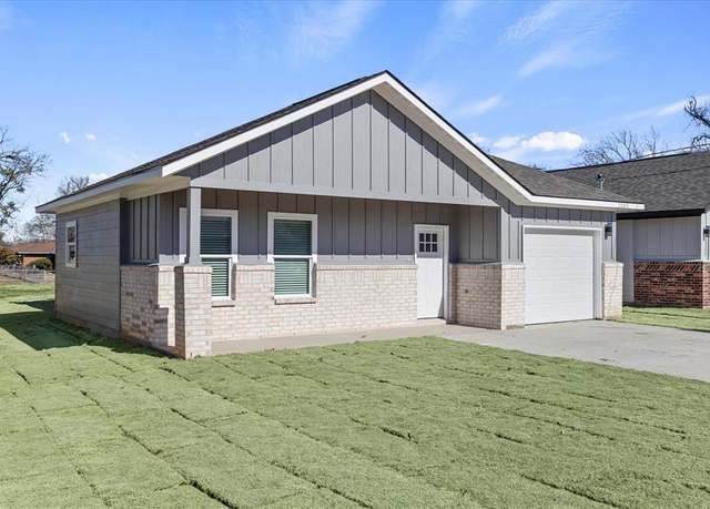 Property at 3202 Poplar St, Greenville, TX 75402, 3 beds, 2 baths