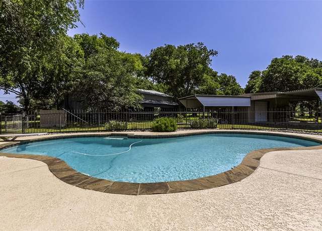 Property at 215 Willow Creek Ln, Ovilla, TX 75154, 3 beds, 3 baths