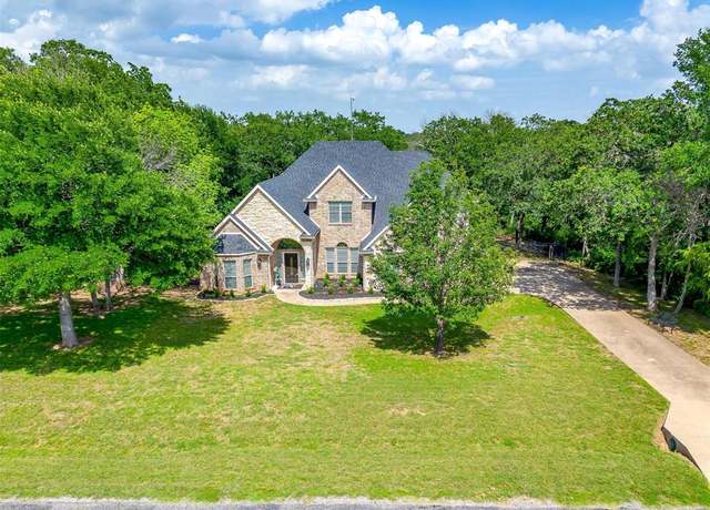 Property at 6208 Timberwolfe Ln, Fort Worth, TX 76135, 5 beds, 3 baths