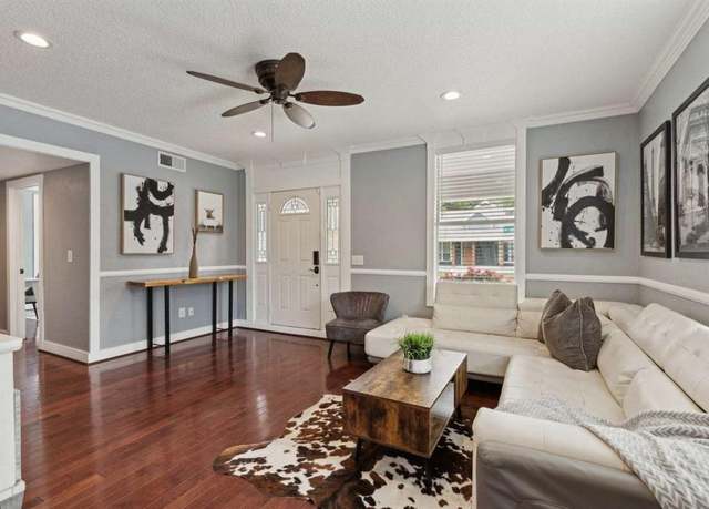 Property at 937 W 8th St, Dallas, TX 75208, 4 beds, 3 baths