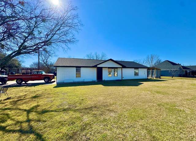 Property at 704 Shady Grove Ct, Granbury, TX 76049, 3 beds, 2 baths