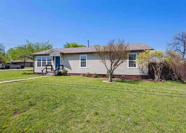 Property at 513 Peach St, Sanger, TX 76266, 3 beds, 2 baths