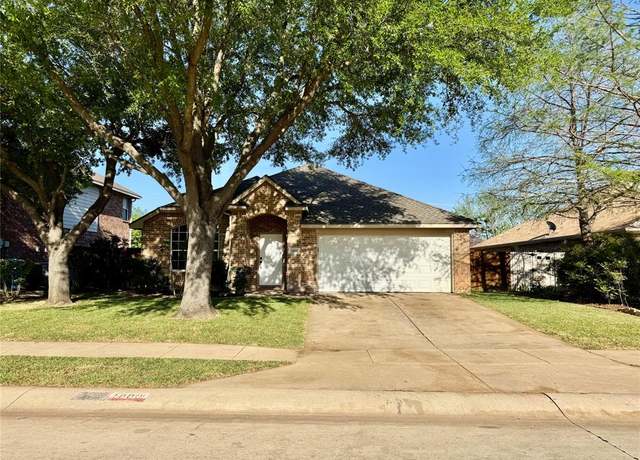 Property at 1808 Collington Dr, Roanoke, TX 76262, 4 beds, 2 baths