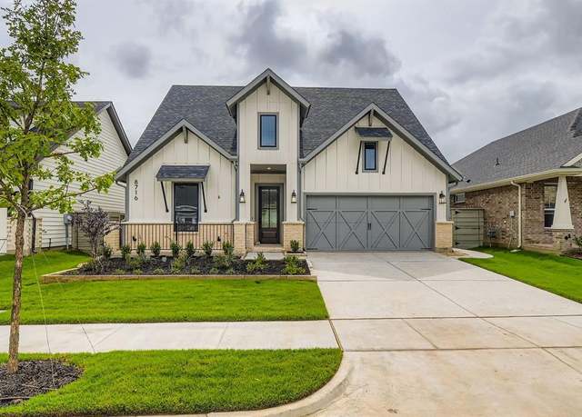Property at 8716 Bur Oak Dr, Justin, TX 76247, 3 beds, 2.5 baths