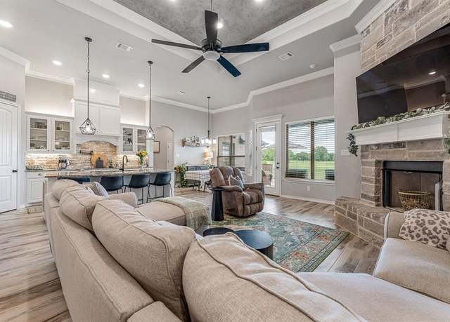 Property at 182 Crenshaw Ct, Stephenville, TX 76401, 4 beds, 3 baths