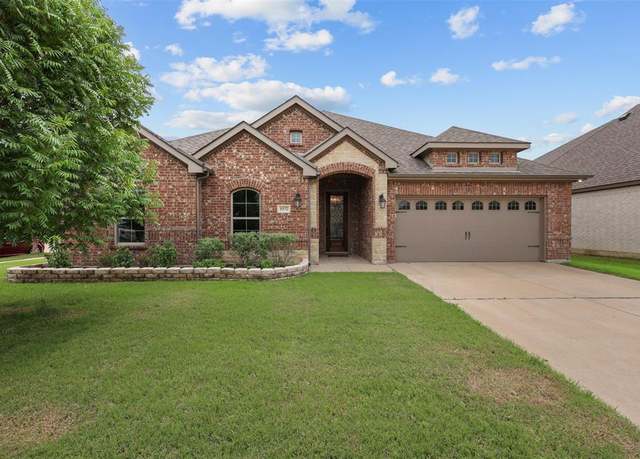 Property at 1572 Oasis St, Waxahachie, TX 75165, 3 beds, 2 baths