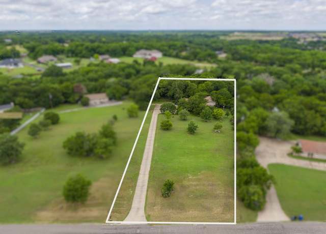 Property at 1306 Lariat Cir, Oak Leaf, TX 75154, 3 beds, 3 baths
