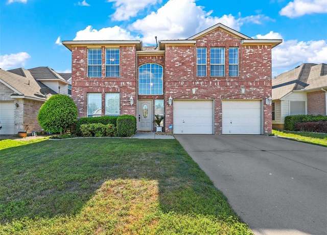 Property at 617 Crystal Brook Dr, Saginaw, TX 76179, 4 beds, 2.5 baths