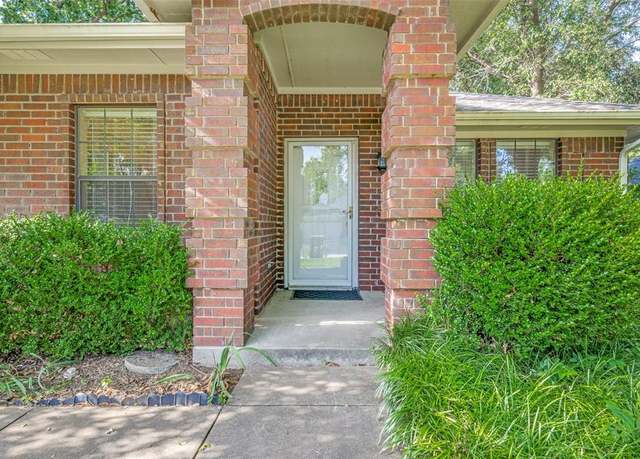 Property at 612 Meadow Ln, Roanoke, TX 76262, 3 beds, 2 baths