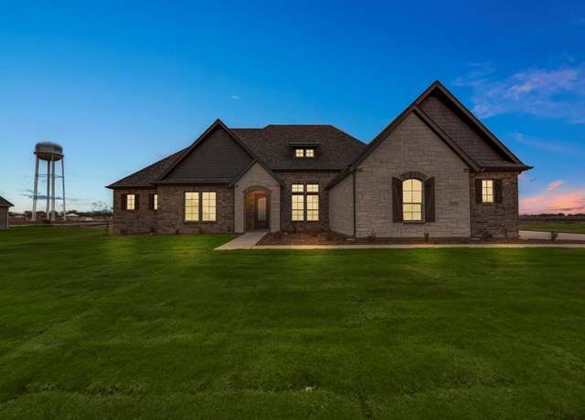 Property at 2209 Meteor Dr, Krum, TX 76249, 4 beds, 3 baths