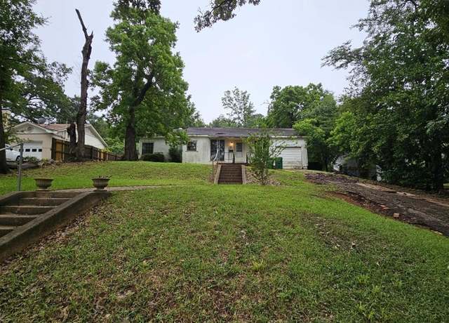 Property at 1016 Woodland Dr, Palestine, TX 75801, 3 beds, 2 baths
