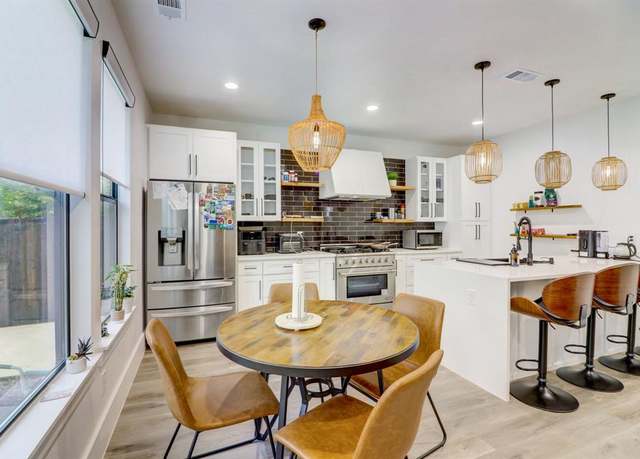 Property at 203 S Cockrell Hill Rd, Cockrell Hill, TX 75211, 4 beds, 3 baths