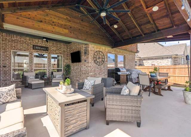Property at 1416 Silent Springs Dr, Fort Worth, TX 76052, 4 beds, 2.5 baths