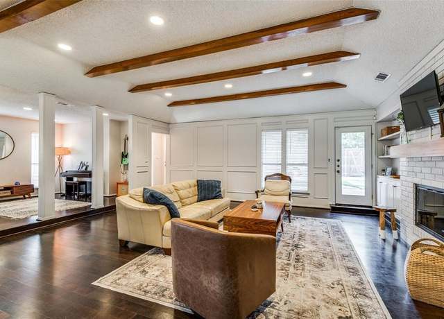 Property at 1109 Auburn Dr, Arlington, TX 76012, 3 beds, 2 baths