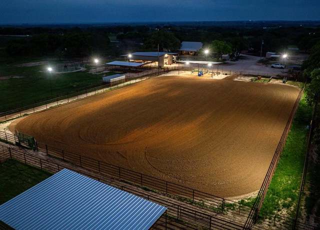 Property at 7415 S US Highway 281, Stephenville, TX 76401, 5 beds, 3 baths