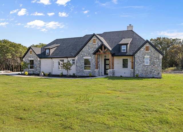 Property at 2057 Glenhollow Dr, Weatherford, TX 76088, 4 beds, 3 baths
