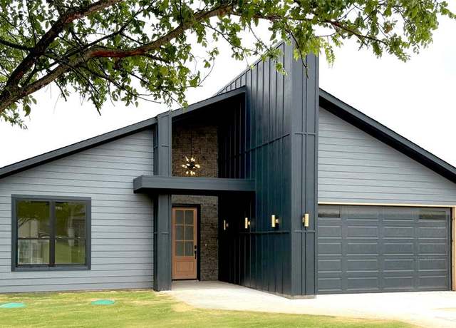 Property at 5517 Stonegate Cir, Granbury, TX 76048, 3 beds, 2 baths