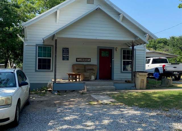 Property at 602 W Walcott Ave, Comanche, TX 76442, 3 beds, 2 baths