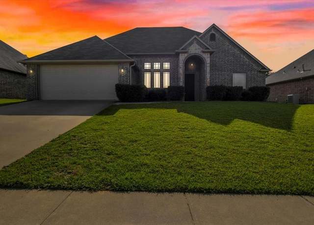 Property at 7335 Kingsport Ln, Tyler, TX 75703, 3 beds, 2 baths