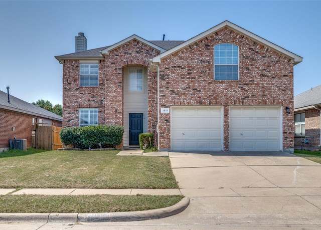 Property at 1011 Stonebrook Dr, Grand Prairie, TX 75052, 4 beds, 2.5 baths