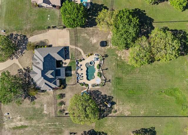 Property at 2121 Cross Creek Dr, Scurry, TX 75158, 4 beds, 3.5 baths