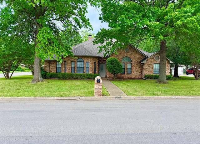 Property at 2103 Pecan St, Bonham, TX 75418, 3 beds, 2 baths