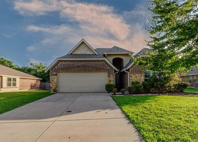 Property at 3207 Clear Springs Dr, Forney, TX 75126, 3 beds, 2 baths