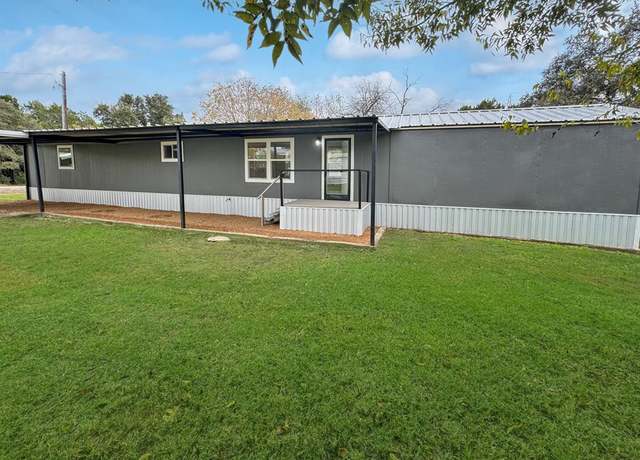 Property at 433 Capricorn Dr, Granbury, TX 76049, 3 beds, 2 baths
