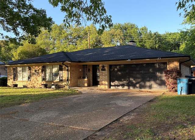 Property at 2909 Oakridge Dr, Corsicana, TX 75110, 4 beds, 2 baths