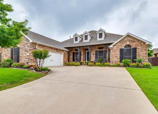 Property at 8004 Wildrock Dr, Arlington, TX 76001, 4 beds, 3 baths