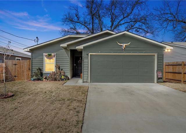 Property at 704 E Pecan Ave, Waco, TX 76704, 3 beds, 2 baths
