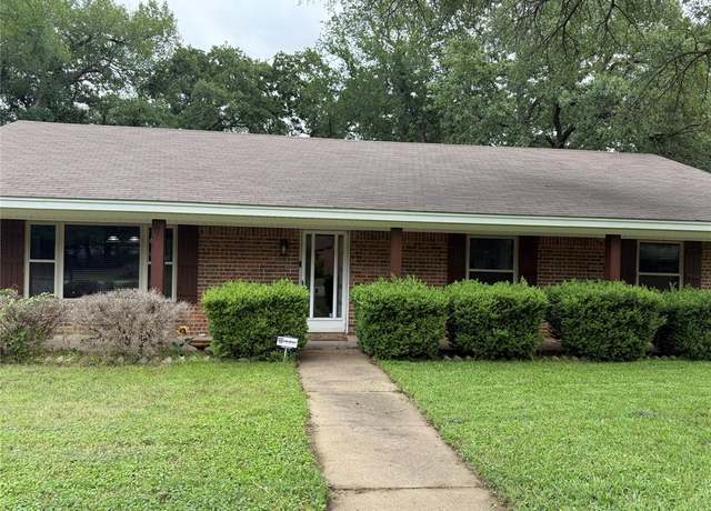 Property at 504 Cedar St, Mineral Wells, TX 76067, 3 beds, 2 baths