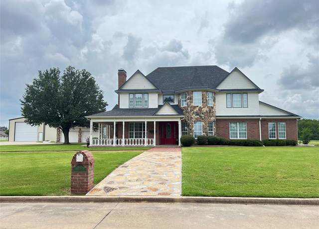 Property at 902 Booker St, Sulphur Springs, TX 75482, 3 beds, 2.5 baths