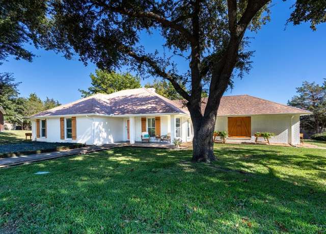 Property at 1505 Williamsburg Ct, Ennis, TX 75119, 3 beds, 2 baths